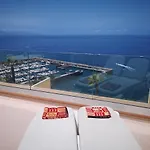 Magical Apt. With Sea View & Cliff شقة