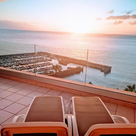 Magical Apt. With Sea View & Cliff شقة