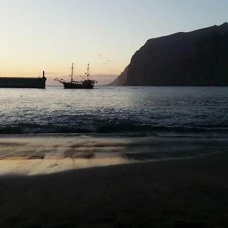 Magical Apt. With Sea View & Cliff *