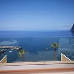 Апартаменты Magical Apt. With Sea View & Cliff